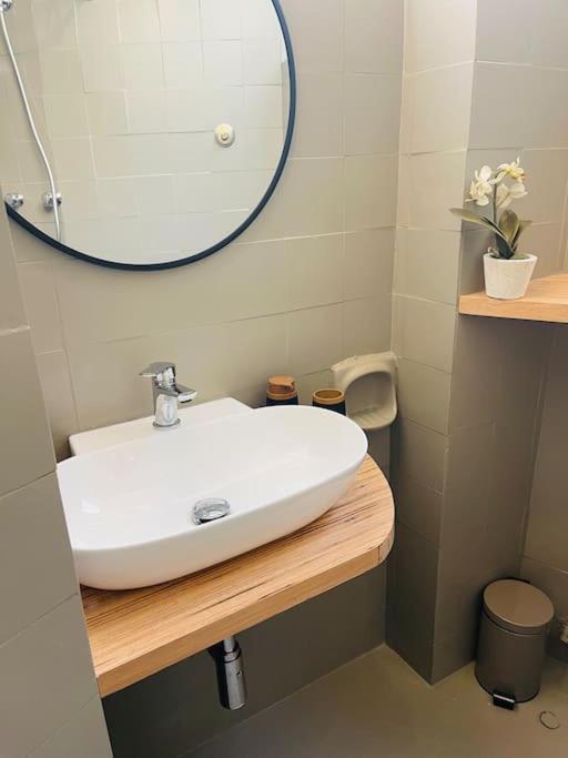 Cozy Apartment In Trastevere Рим Екстер'єр фото